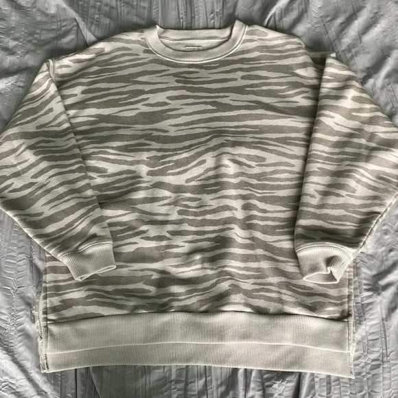 American Eagle Oversized Crewneck - Picture 1 of 5
